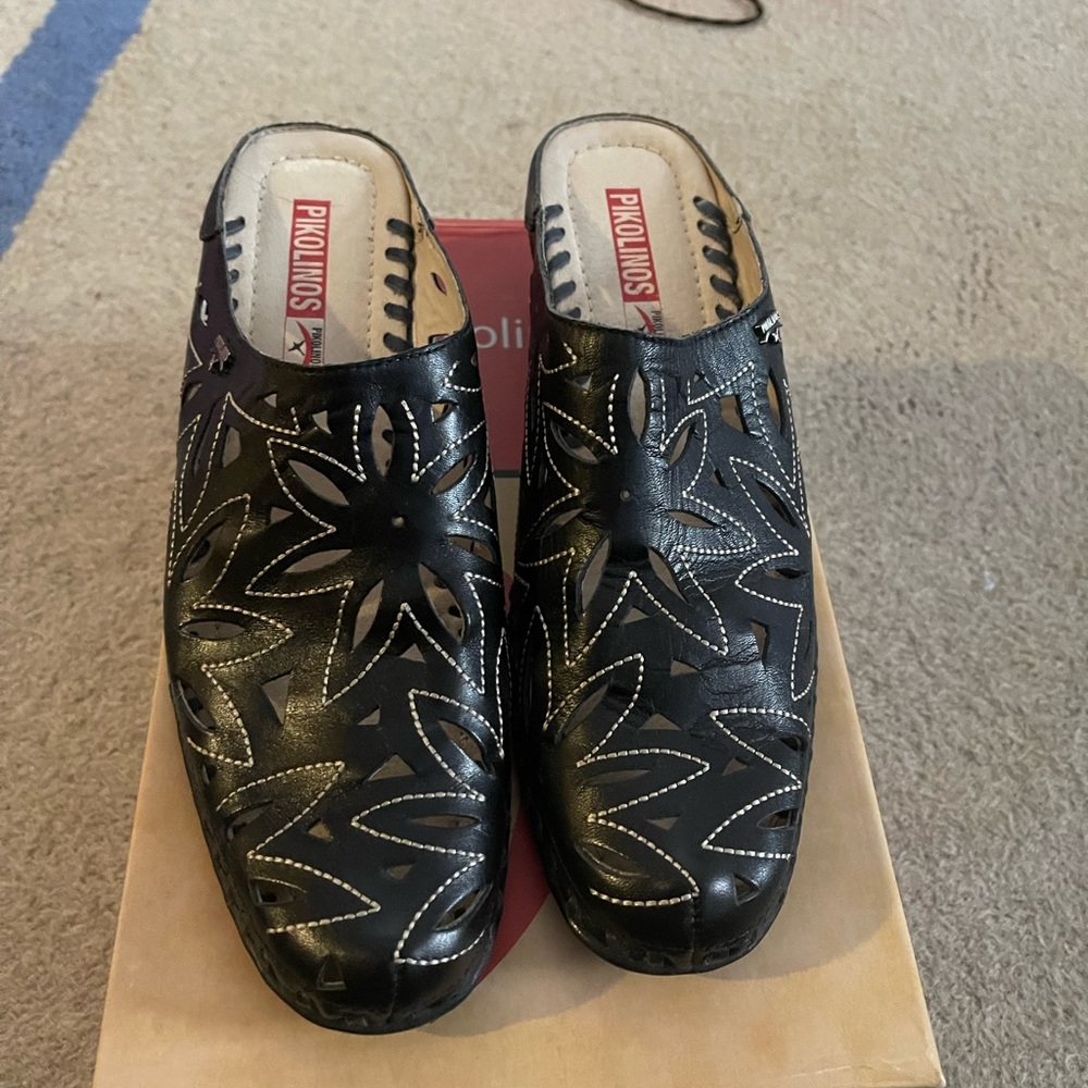 Pikolinos black clogs womens 10 worn once